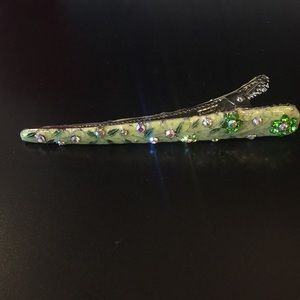 💃Green sparkly clip